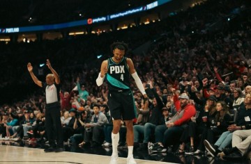 NBA常规赛西部大结局：开拓者力压快船，湖人火箭首轮狭路相逢